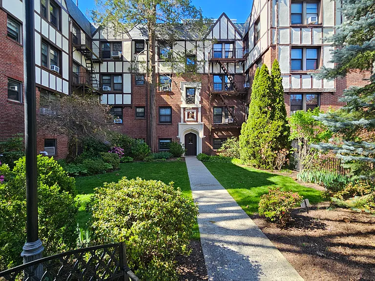 3 Greenridge Ave #D7 — Photo 9