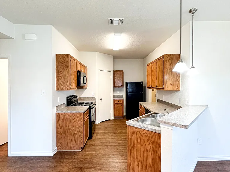 1509 Justin Loop #A — Photo 11
