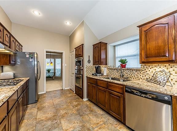 4th image of 1123 Fairfax Dr