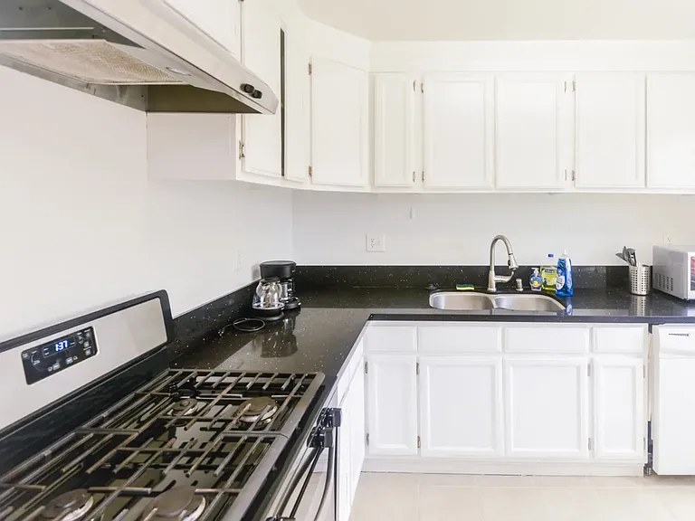 2042 S Corning St #A2 — Photo 16