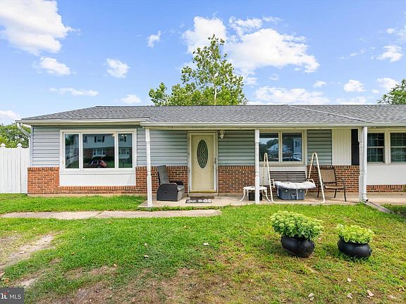 3rd image of 1087 Fitz Ct