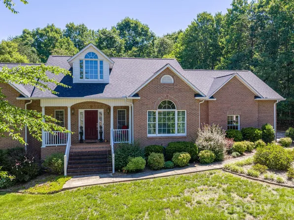 170 Windsor Dr, Taylorsville, NC 28681