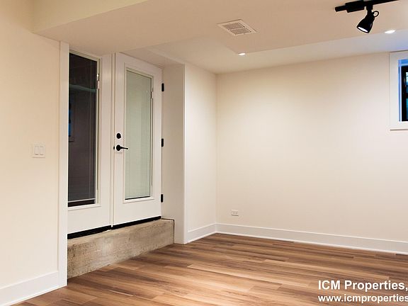 5th image of 1614 W Belle Plaine Ave #1F