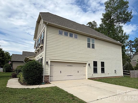 2nd image of 6013 Hyde Park Dr