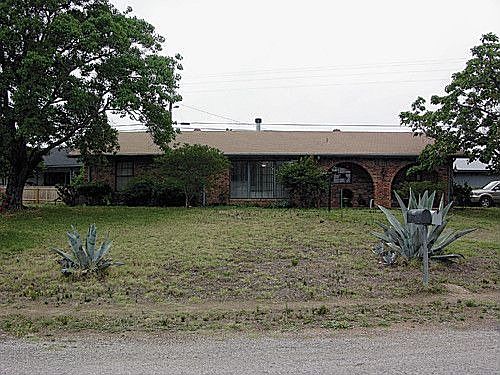 1st image of 209 Iris Ln