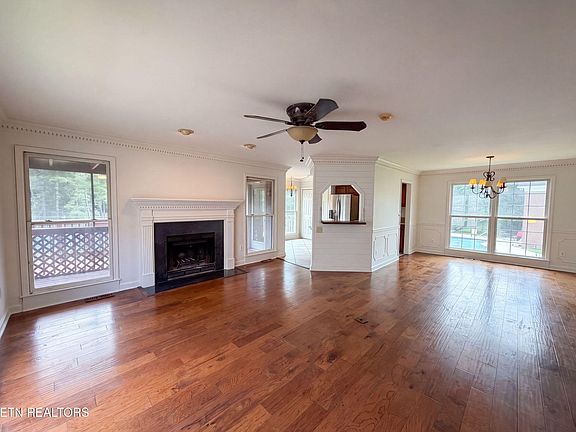 3rd image of 8542 Oxford Dr