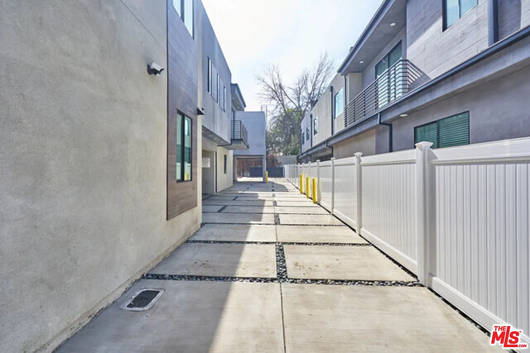 3 bed, 3.0 bath, 1480 sqft, $3,750 — Photo 4