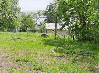302 Jerry St, Hallettsville, TX 77964