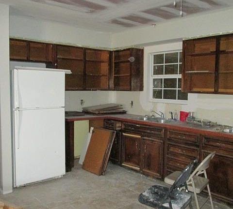5th image of 1822 E 1st Pl