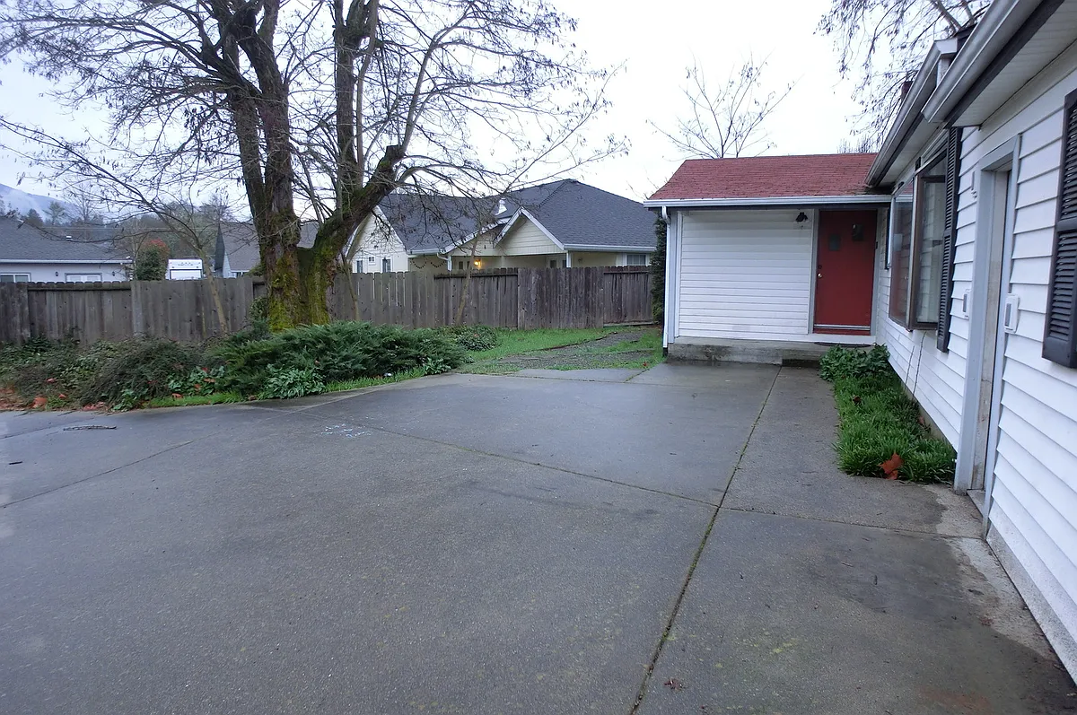 Building Photo - 2627 SW Allen Creek Rd