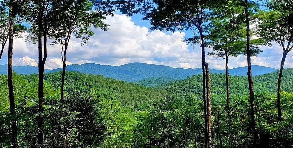 1st image of 3 Gold Ridge Trl