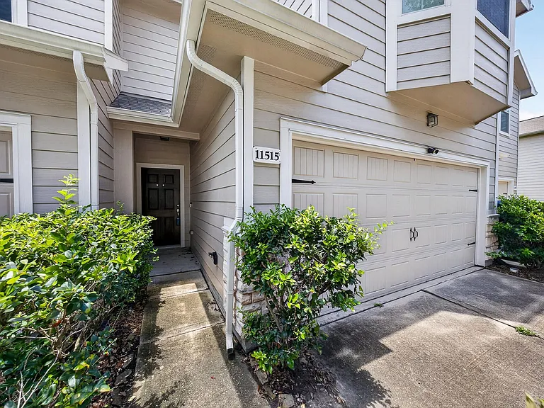 11515 Champions Green Dr — Photo 2