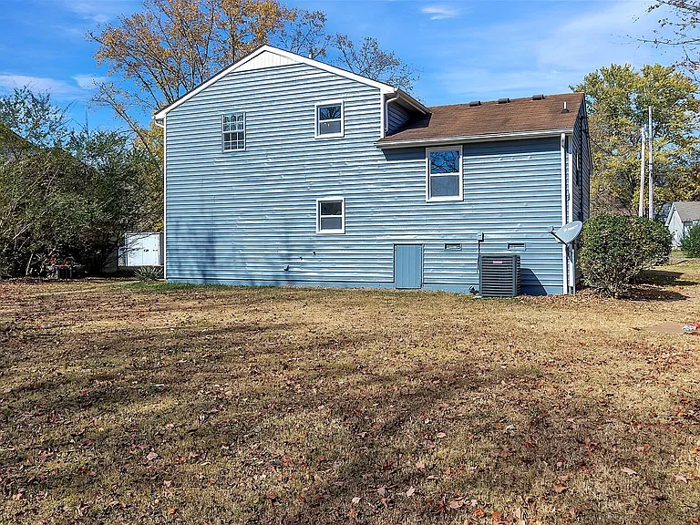 124 Grenadier Dr — Photo 23
