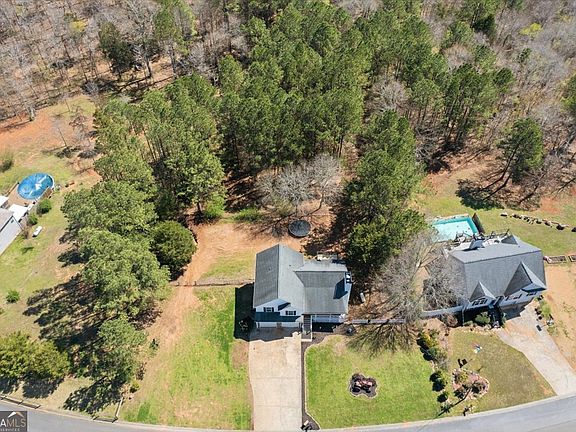 3rd image of 70 Cedar Creek Xing