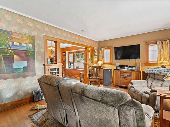 4th image of 310 Forest Ave