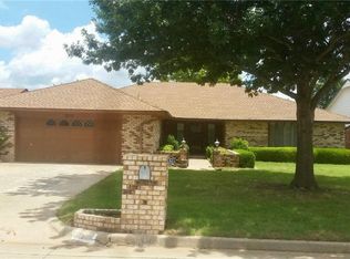 3312 N Meadowood Dr, Midwest City, OK 73110