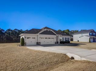 27 N Hawks Ridge Ln, Smithfield, NC 27577