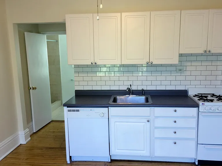 1307 W Henderson St #2 — Photo 5