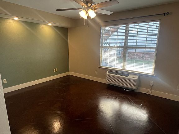 5th image of 806 W Tahlequah St APT B