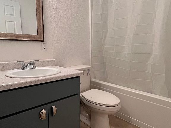 5th image of 5325 Holiday Dr