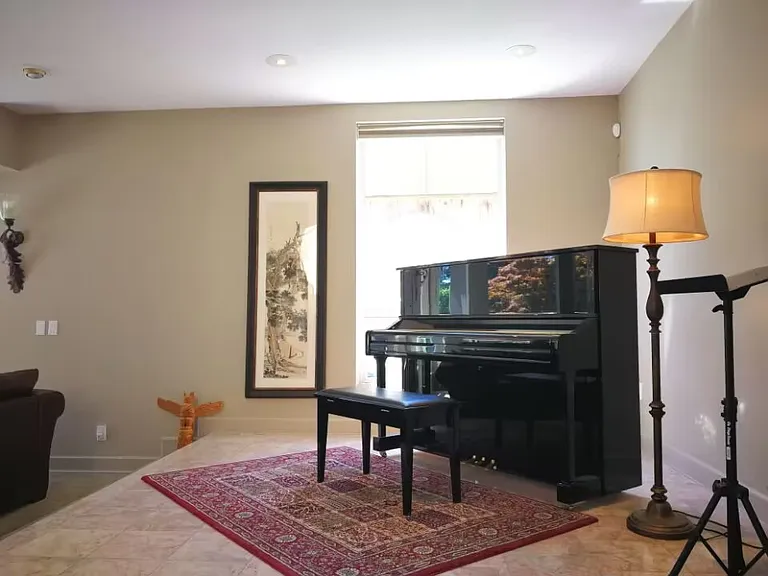 4070 Rose Cres — Photo 11