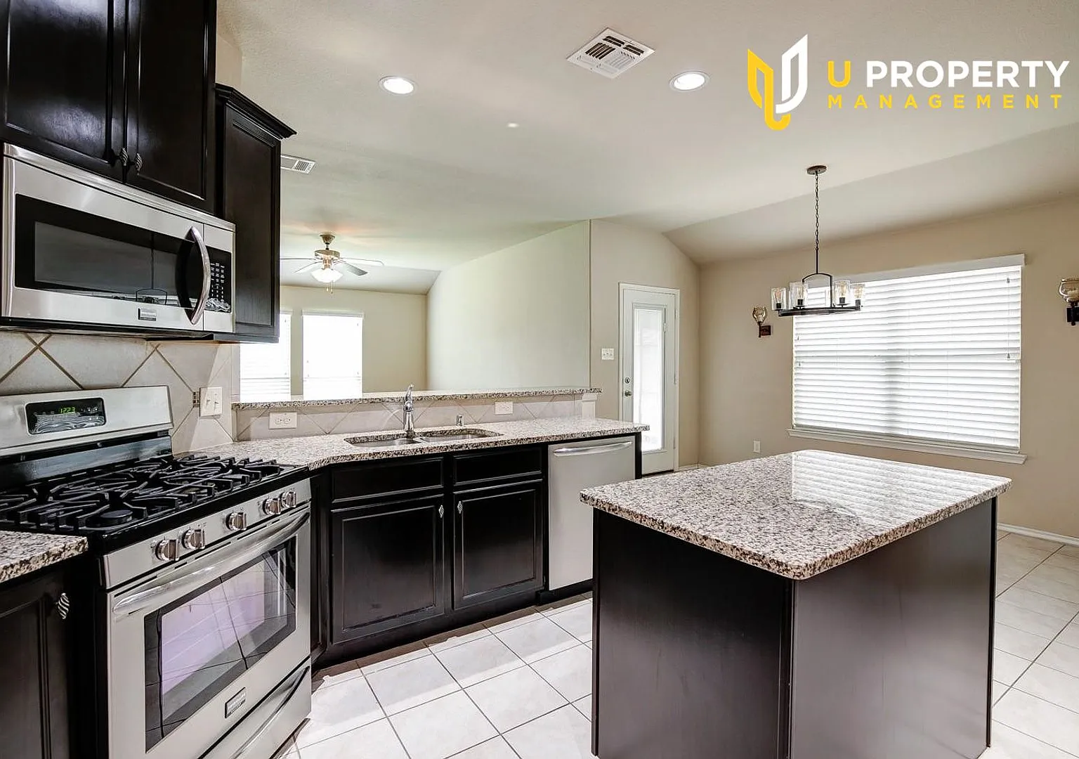 Built in 2015 one story house, Close to US 75 and Hwy 121. — Photo 4