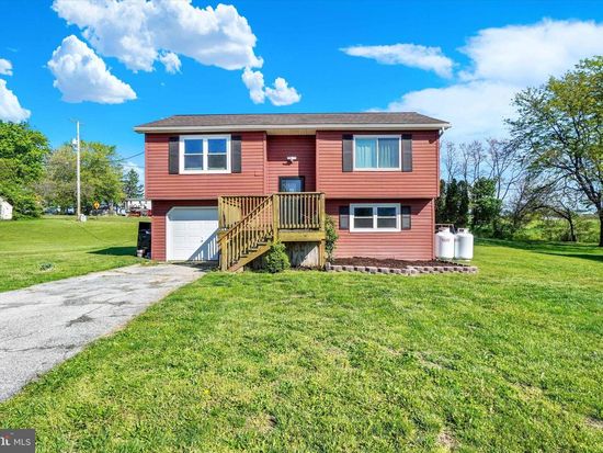 3349 Night In Gale Dr, Dover, PA 17315