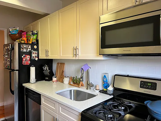 Rented by Prime Realty | media 37