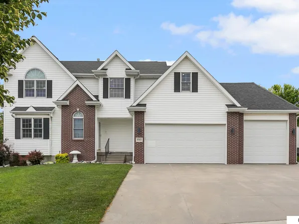9360 Benziger Dr, Lincoln, NE 68526