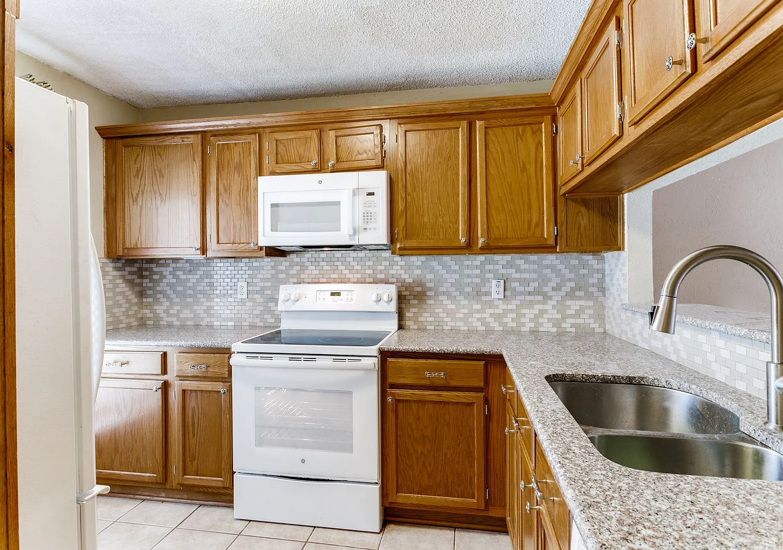 Charming 2-Bedroom Condo in Coppell! — Photo 3