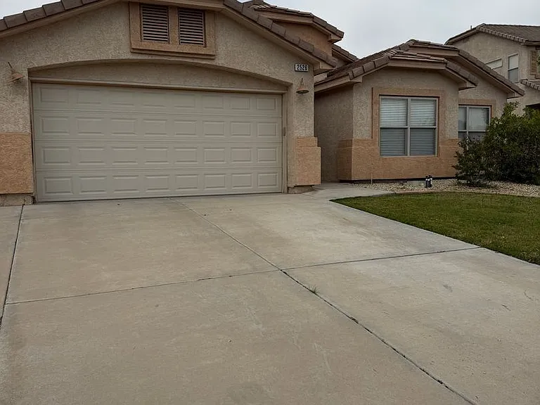 2526 Tuscan Hills Ln — Photo 1