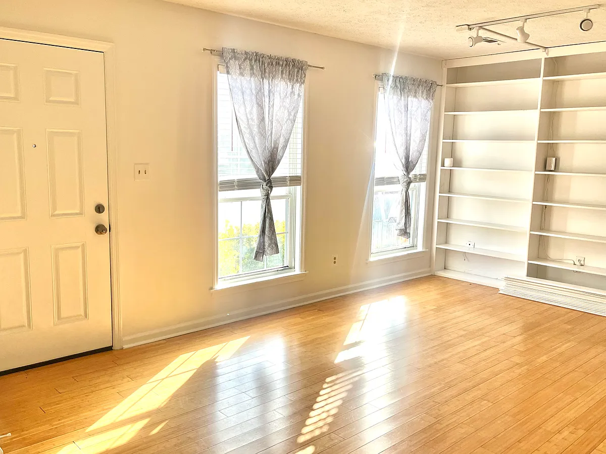 Living Room - 1464 Ashbourne Dr
