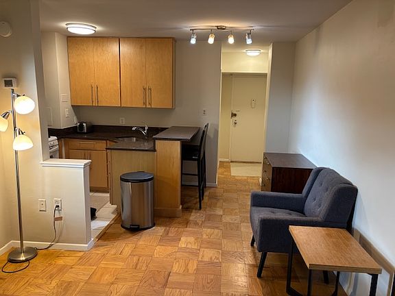 5th image of 801 N Pitt St APT 517