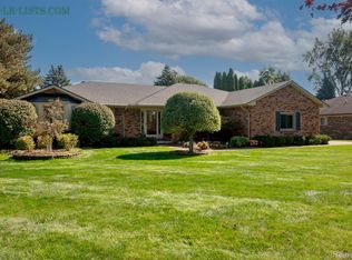 46340 Palmer Dr, Shelby Township, MI 48315