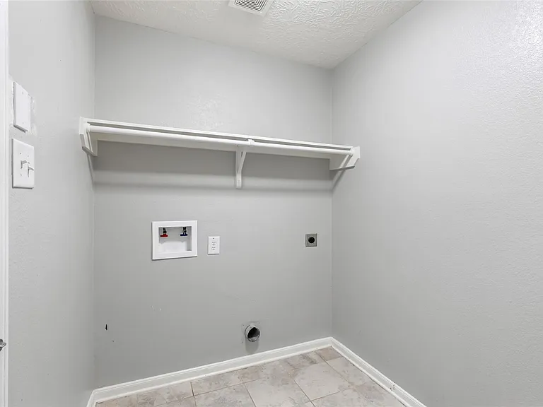 20805 Langworth Pl — Photo 24