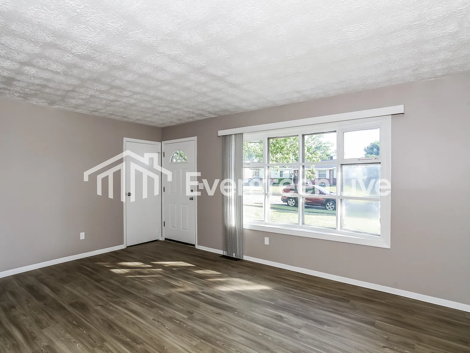 3 bed, 1.0 bath, 1275 sqft, $1,445 — Photo 3