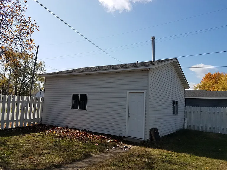 2431 Dillman St — Photo 4