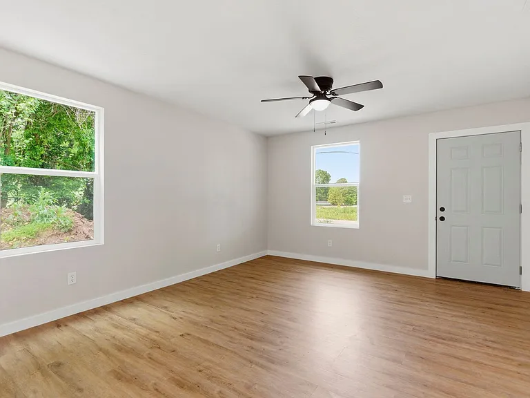 402 S Frisco #B — Photo 5