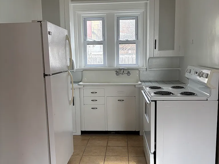 529 Spruce St — Photo 7