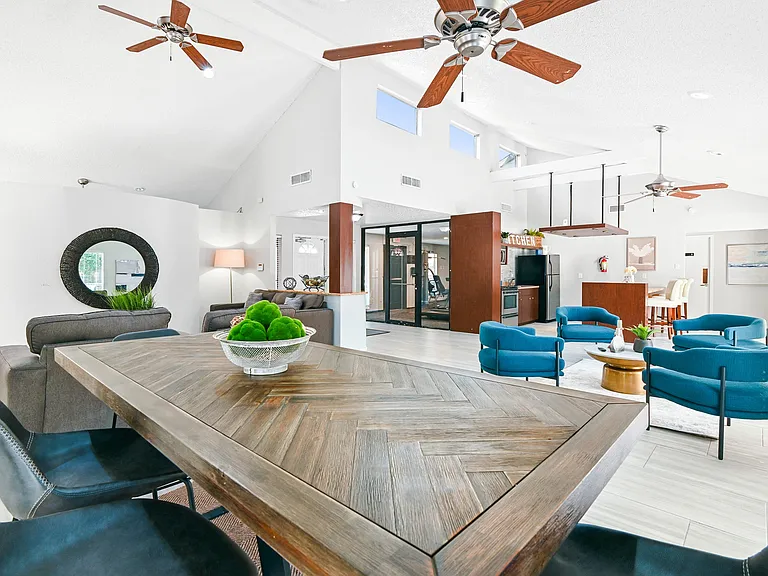 Brookstone & Terrace — Photo 4