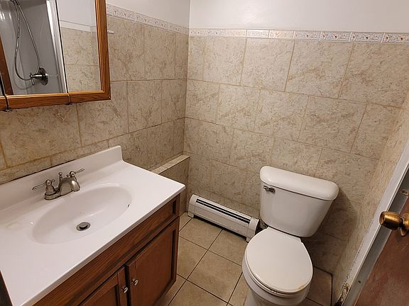 5th image of 234 Shorewood Dr APT 1B