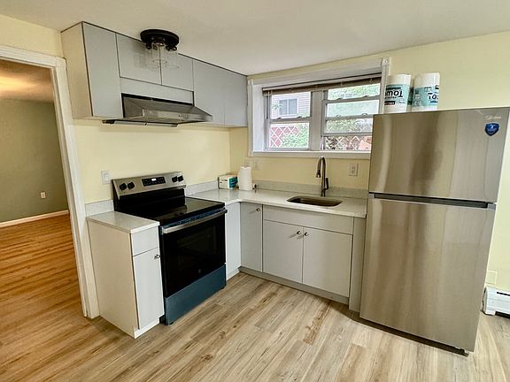 3rd image of 184 Quinlan Ave Floor 1