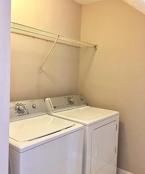 4115 Kaplan Dr — Photo 13