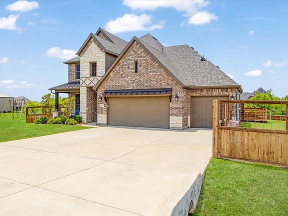 2nd image of 1035 Hickory Ln