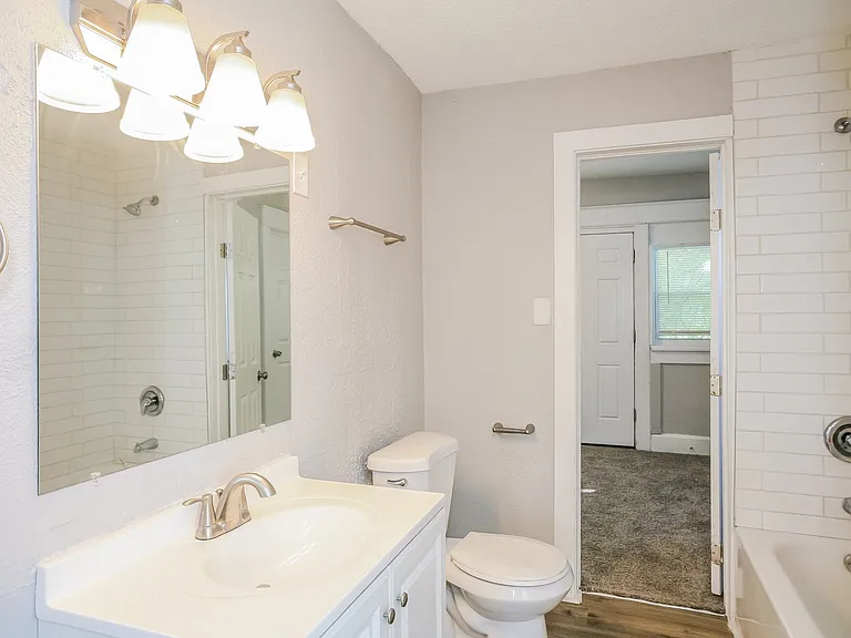 614401_028_bathroom_13184334.jpg