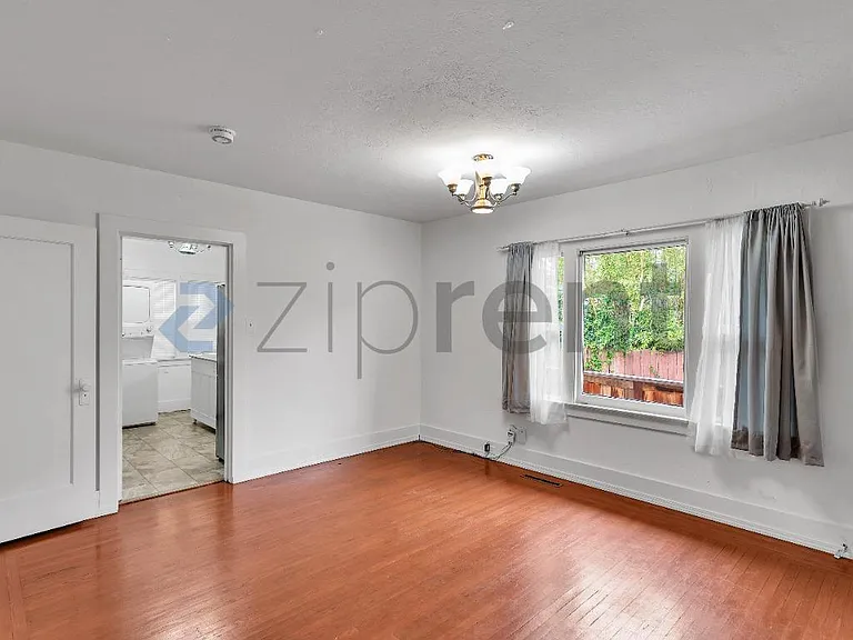 2145 Grant St — Photo 8