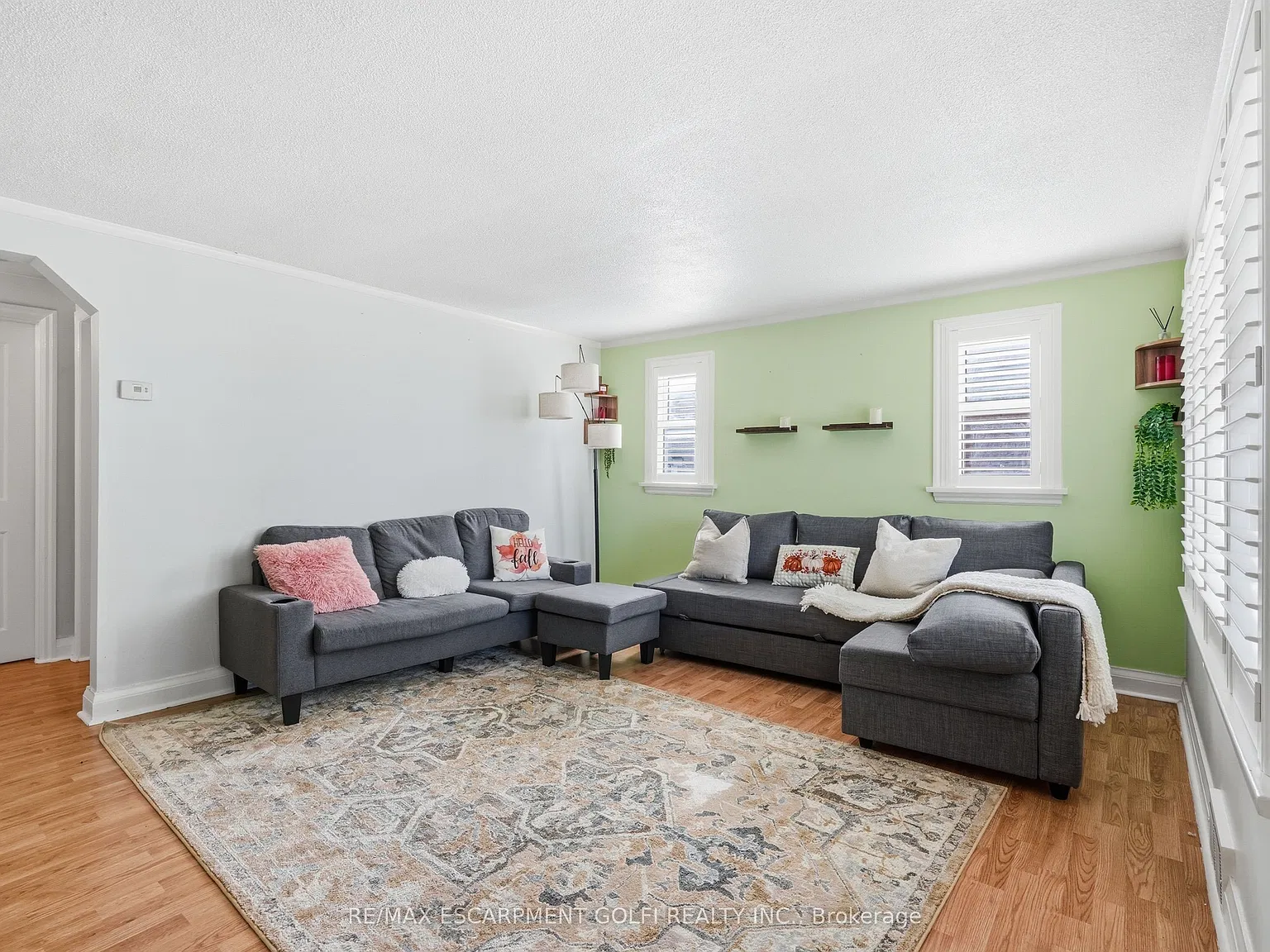 3 bed, $2,200 — Photo 2