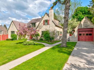 825 Hawthorne Ter, Manitowoc, WI 54220