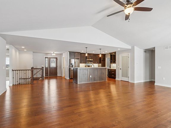 4th image of 2021 Goldfinch Ln