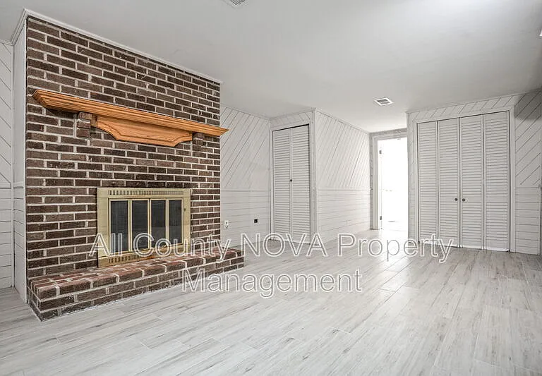 1203 Michigan Ct — Photo 29